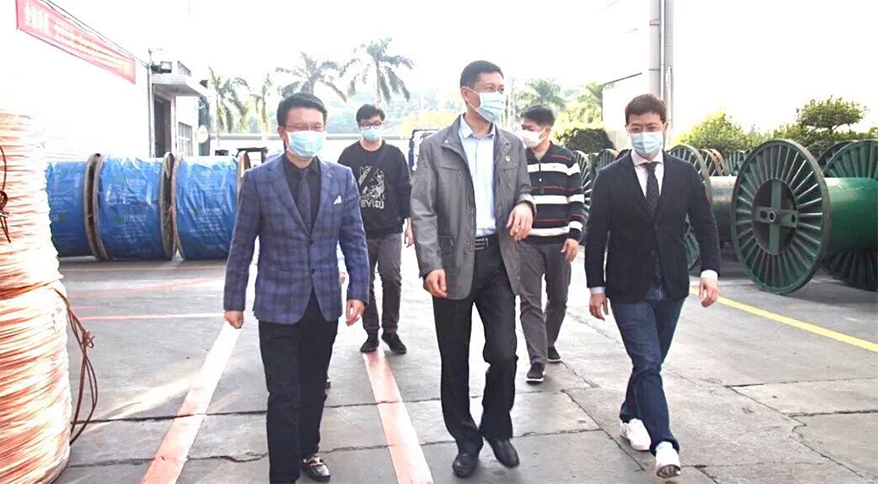 东莞市凤岗镇镇长宁康一行到DB彩票
视察指导复工复产工作